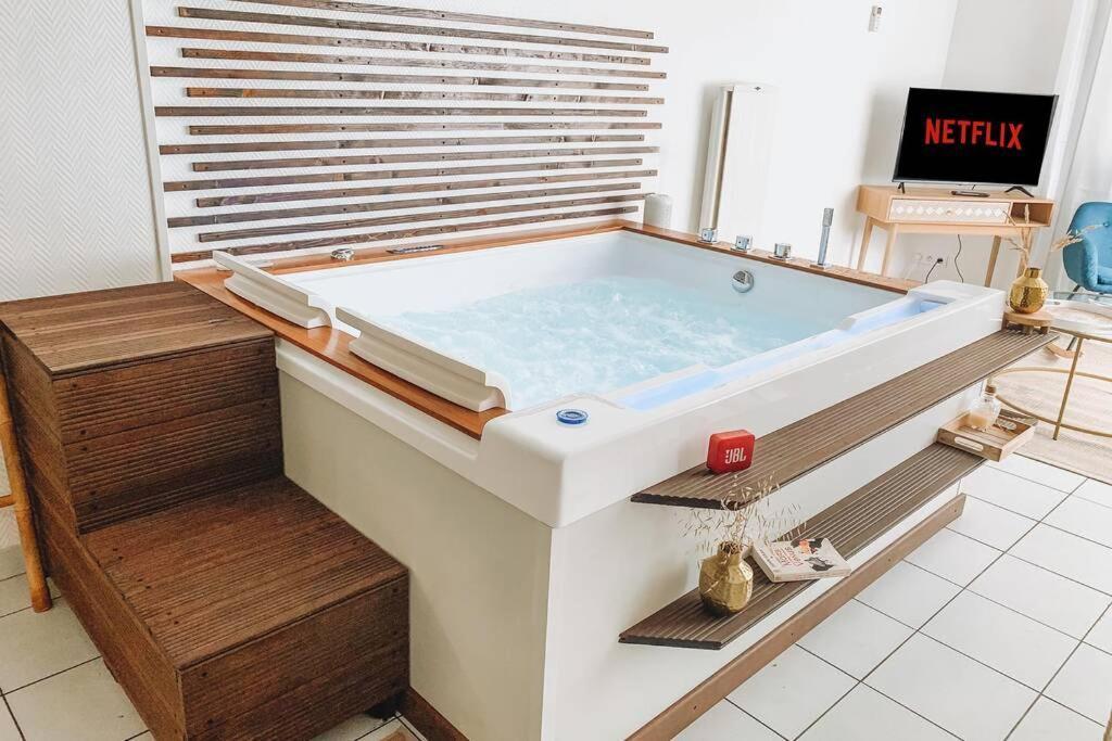 דירות בורדו Nuit D'Exception - Loft Avec Jacuzzi מראה חיצוני תמונה