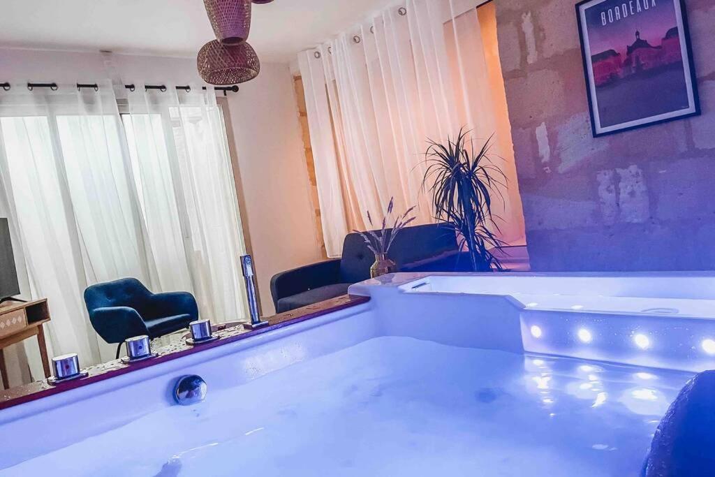 דירות בורדו Nuit D'Exception - Loft Avec Jacuzzi מראה חיצוני תמונה